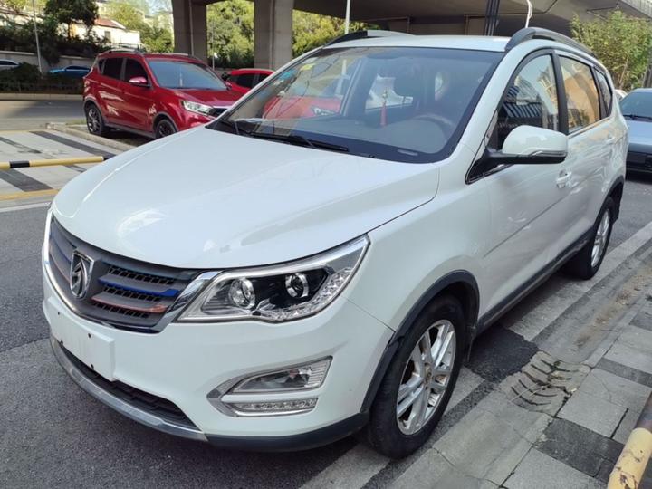 560 2015 1.8L MT Comfort