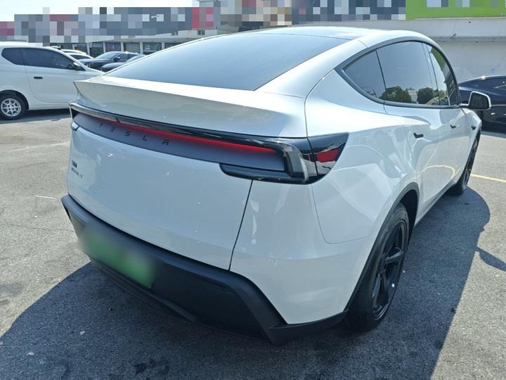 Model Y 2025 RWD photo 6