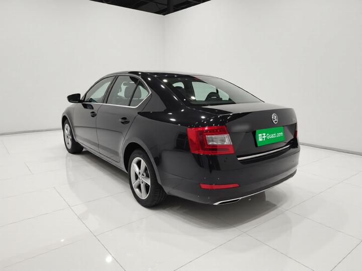 Octavia 2016 1.6L MT photo 4