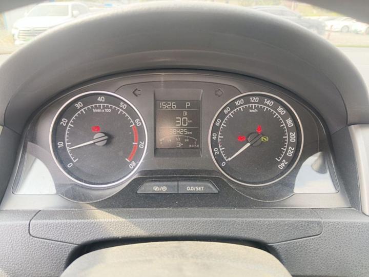 Rapid Spaceback 2016 Facelift 1.6L AT photo 4