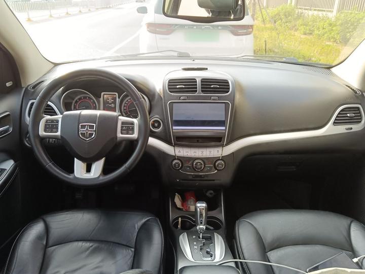 Dodge 2013 2.4L RWD photo 5