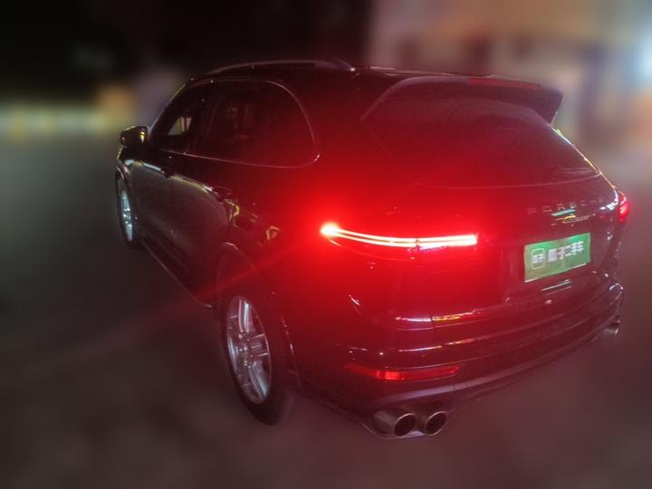 2016 Cayenne Platinum Edition 3.0T photo 4