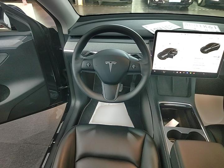 Model Y 2024 RWD photo 6