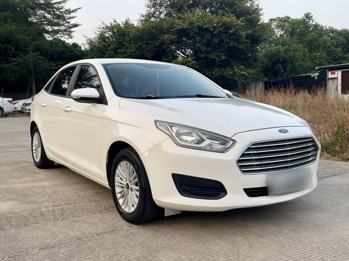 Escort 2017 Facelift 1.5L AT Comfort photo 3