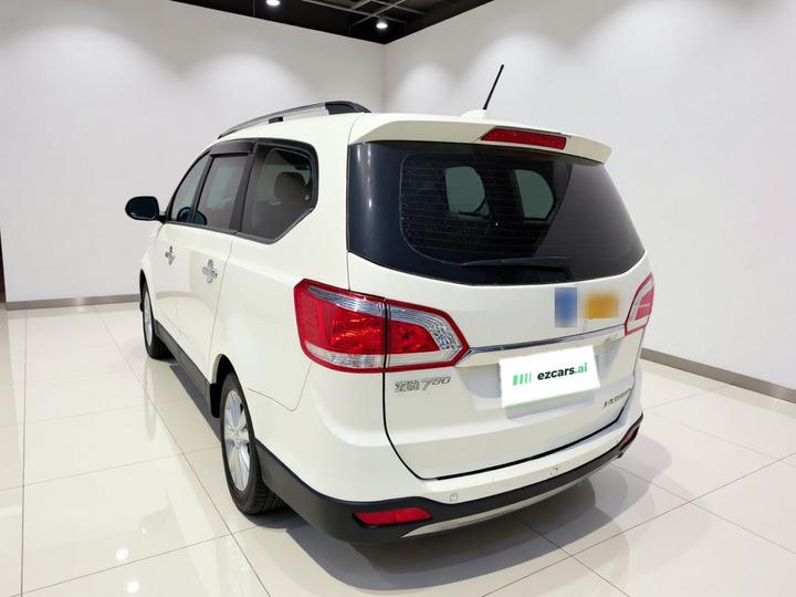 730 2014 1.5L MT Luxury 7-Seater photo 4