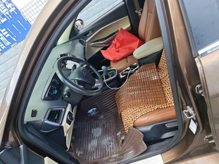 Escort 2015 1.5L MT Comfort photo 7