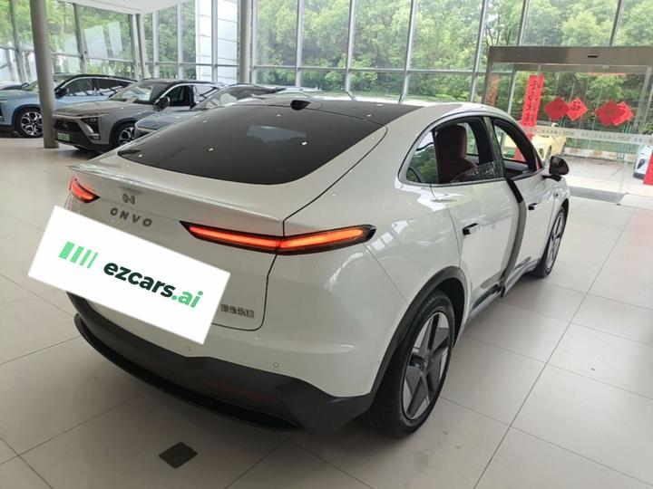 L60 2024 60kWh RWD photo 4