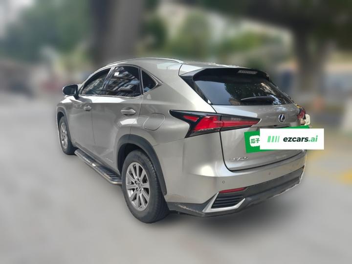 NX 2017 300h FWD photo 4