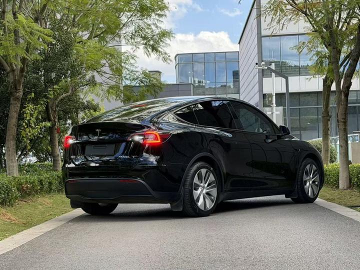 Model Y 2022 Facelift RWD photo 4