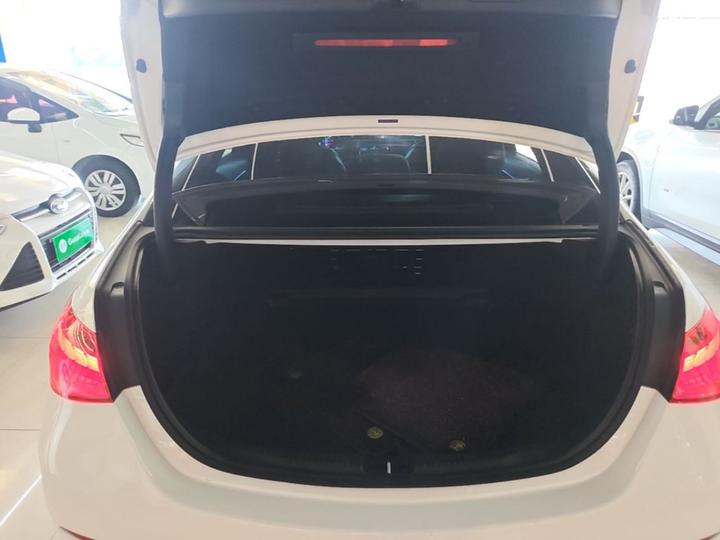 C-Class 2025 C 260 L Sport photo 8