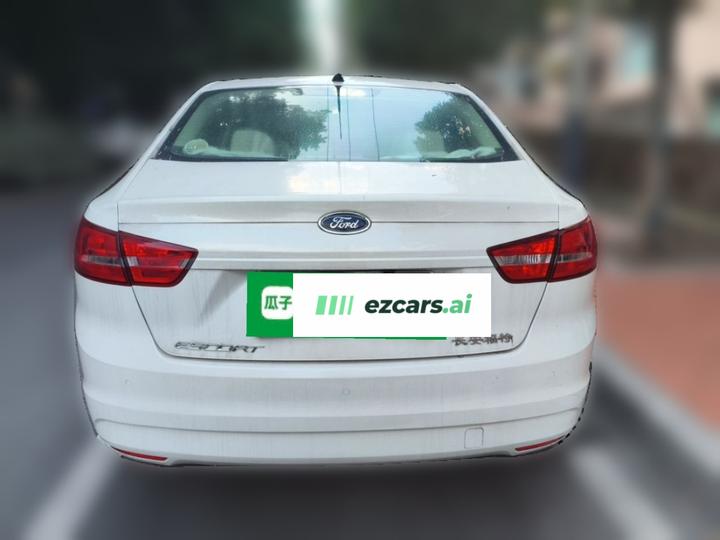 Escort 2015 1.5L AT Comfort photo 5