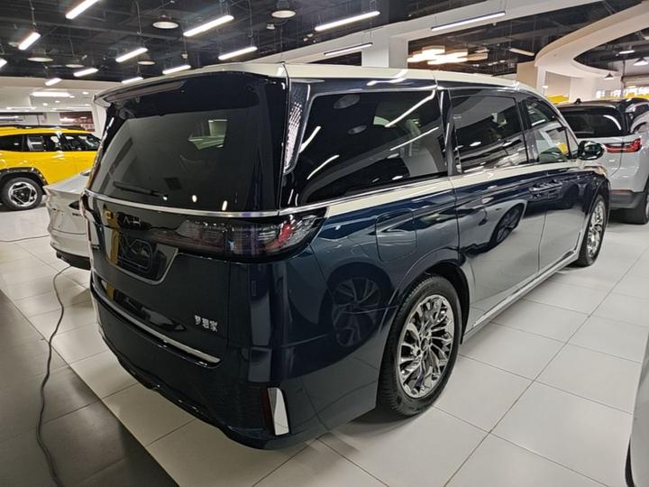 Voyah Dreamer 2025 PHEV AWD Flagship Qiankun photo 4