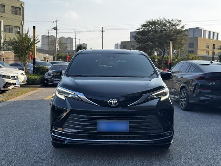 Sienna 2024 2.5L Hybrid Luxury photo 3