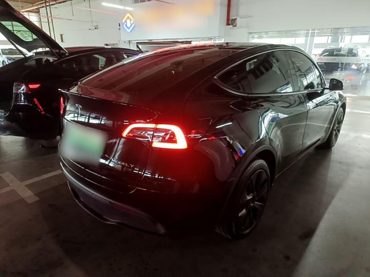 Model Y 2024 RWD photo 4