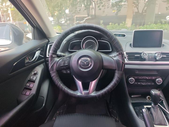 3 Axela 2016 Hatchback 1.5L AT Luxury photo 7