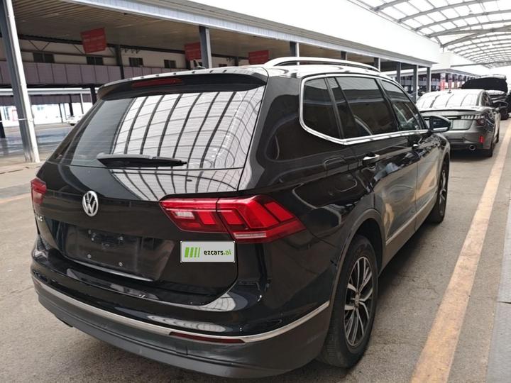 Tiguan L 2018 330TSI AT RWD Luxury photo 4