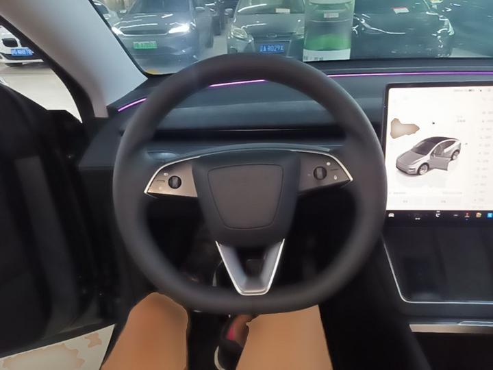 Model Y 2025 Long Range AWD Launch Edition photo 6