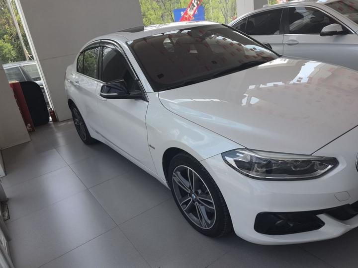 1 Series 2018 118i Sport photo 3