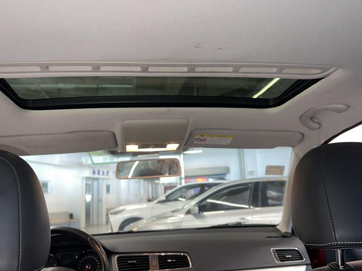 2015 1.6L AT Comfort photo 7