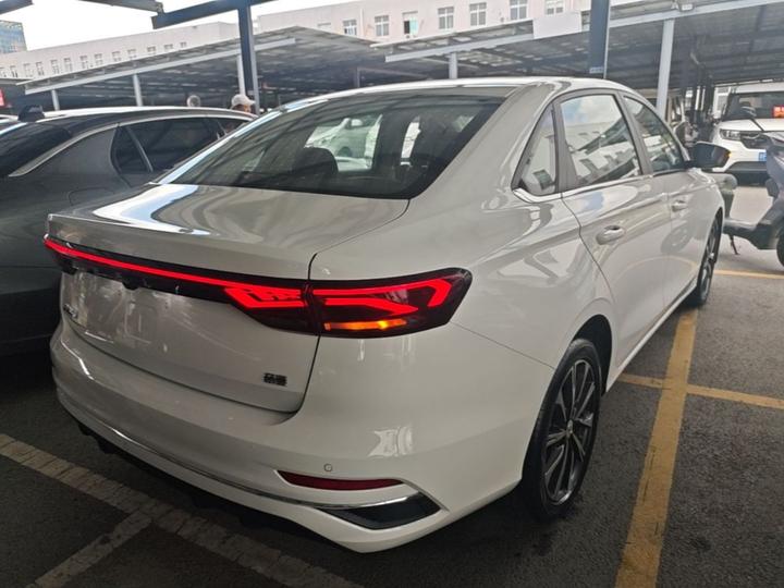 Emgrand 2025 4 1.5L CVT Flagship photo 4
