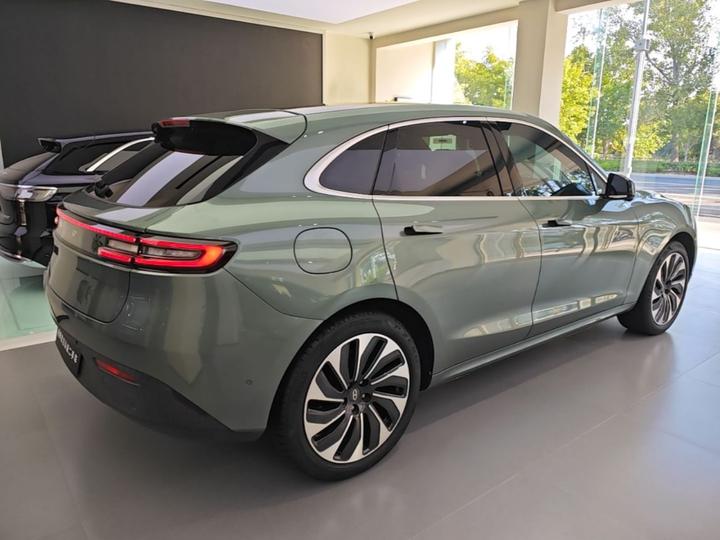 HIMA AITO M5 2022 EREV AWD photo 4
