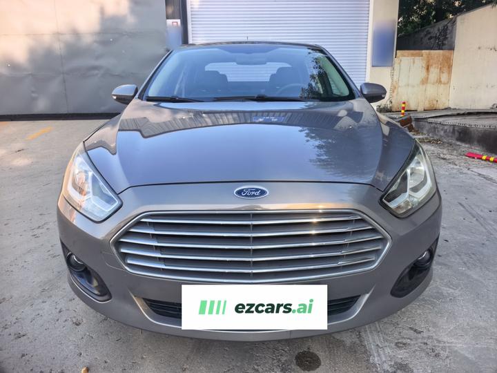 Escort 2015 1.5L AT Comfort photo 2