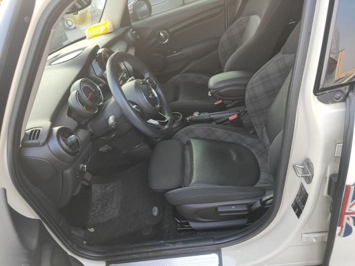 2016 1.5T COOPER 5-Door photo 5