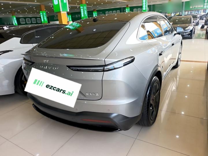 L60 2024 60kWh RWD photo 4