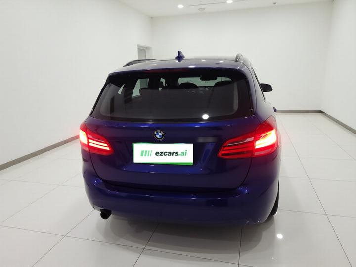 2 Series Wagon 2016 218i Leading photo 3