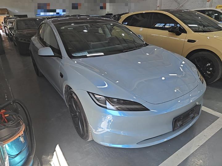 Model 3 2023 RWD photo 3