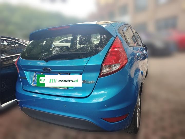 2013 Hatchback 1.5L AT Fashion photo 4