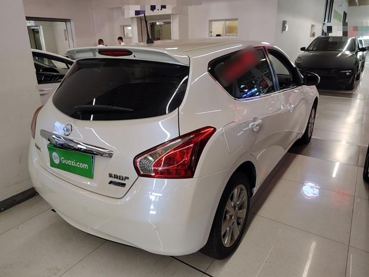 Tiida 2014 1.6L CVT Comfort photo 6