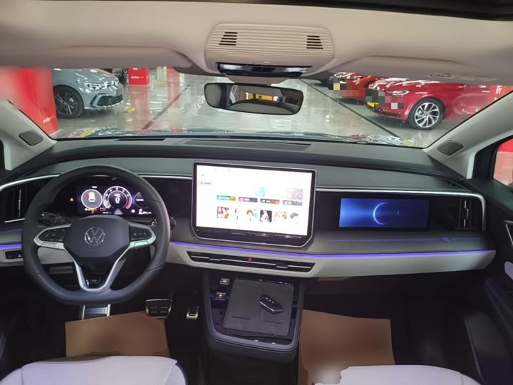2026 450TSI AWD Flagship 6-Seater photo 4