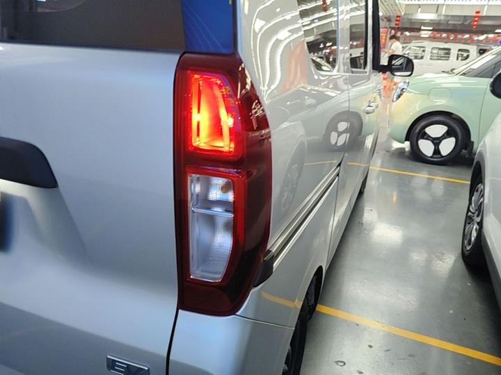 Wuling Zhiguang EV 2025 201km Standard photo 7