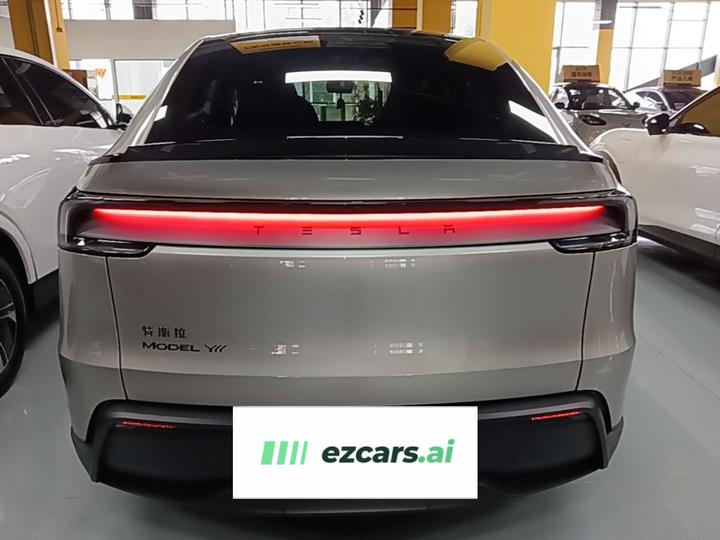 Model Y L 2025 Long Range AWD photo 3