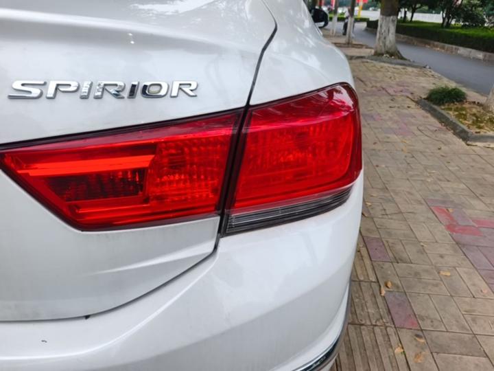 Spirior 2015 2.0L Premium photo 7