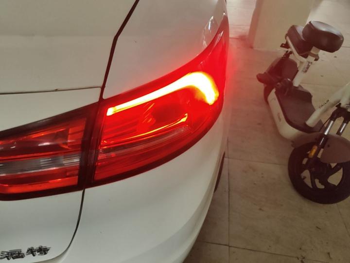 Escort 2015 1.5L AT Comfort photo 7