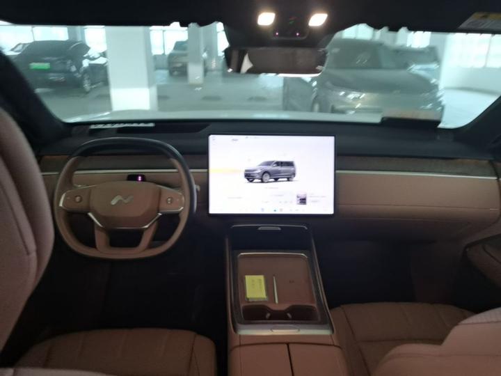 L90 2025 Ultra 6-Seater 60 photo 5