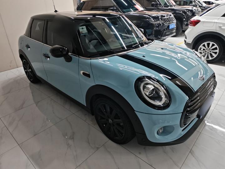 2019 1.5T COOPER 5-Door photo 3
