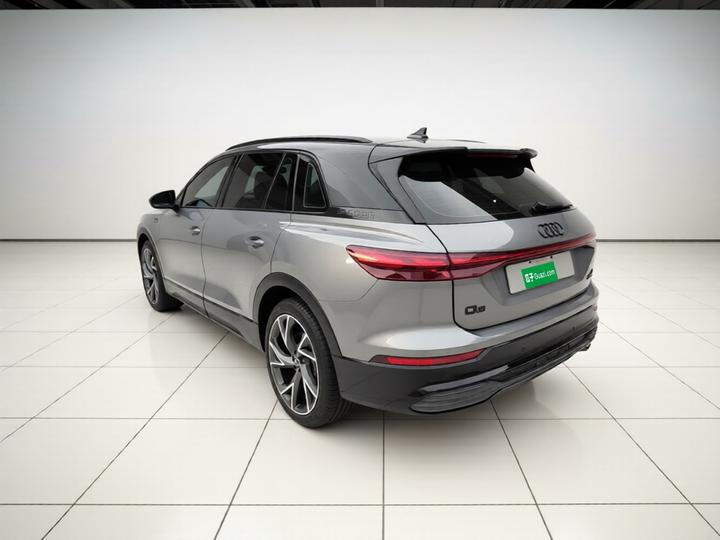 Q5 e-tron 2022 40 e-tron Starlight photo 4