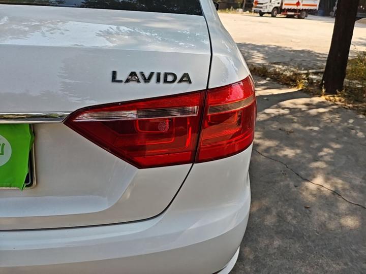 Lavida 2013 Facelift Classic 1.6L AT photo 7