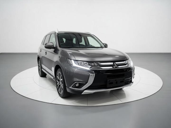Outlander 2018 2.0L RWD 7-Seater photo 3