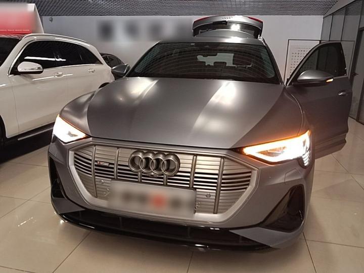 e-tron 2021 50 quattro photo 2
