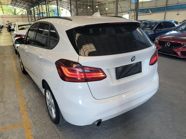2 Series Wagon 2016 218i Leading photo 4
