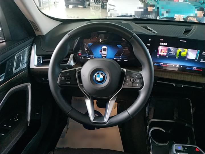 iX1 2023 xDrive30L X Design Package photo 6