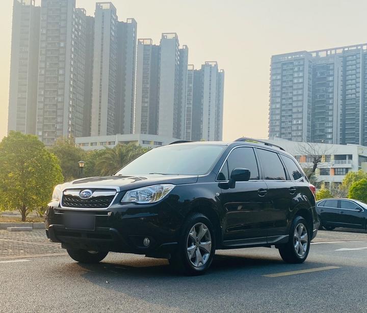 Forester 2013 2.0i AT Luxury