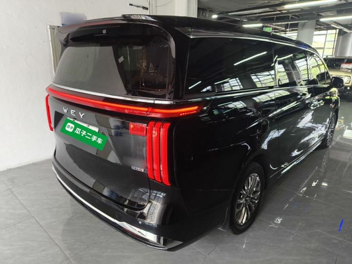 2023 AWD Executive Extended photo 4