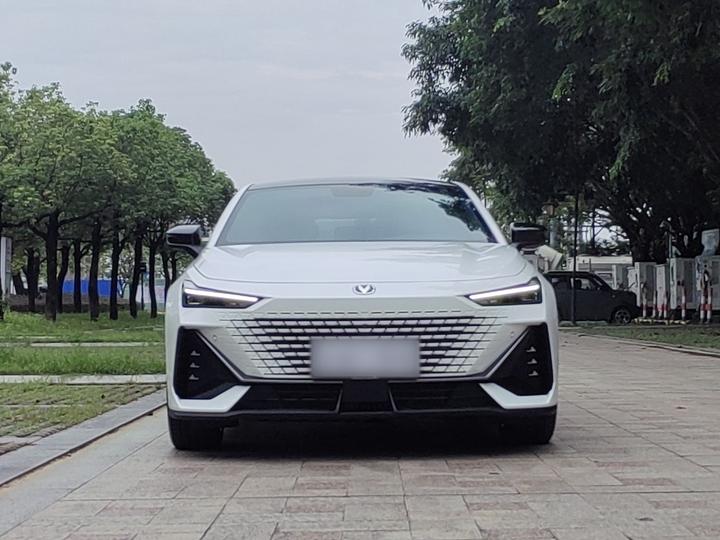 UNI-V 2022 1.5T Premium photo 3