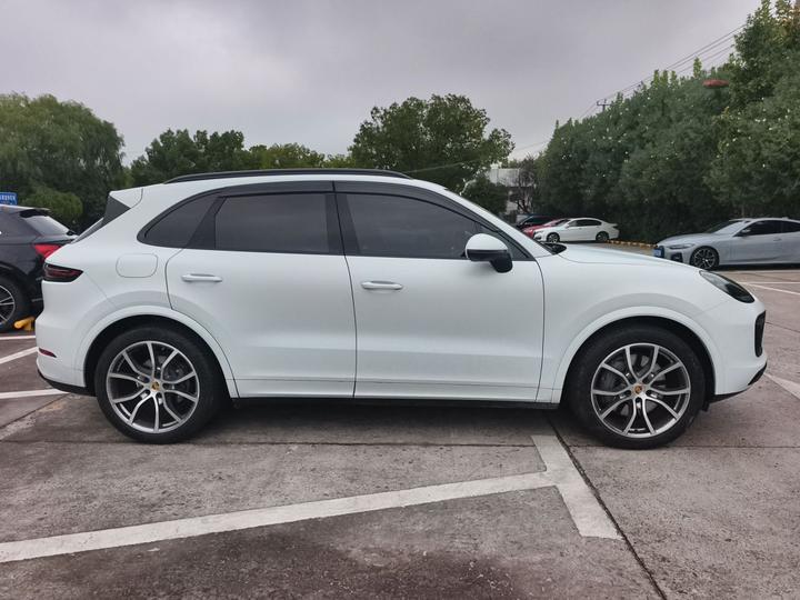 2023 Cayenne S 2.9T Platinum photo 4