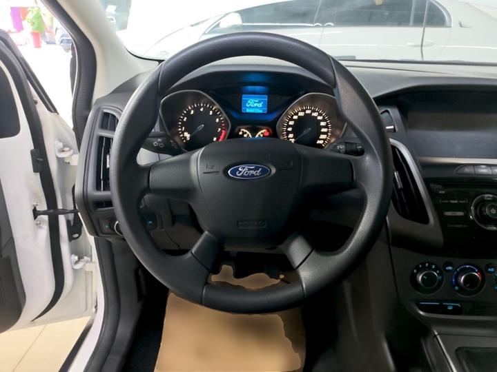 Focus 2012 Hatchback 1.6L MT Comfort photo 2